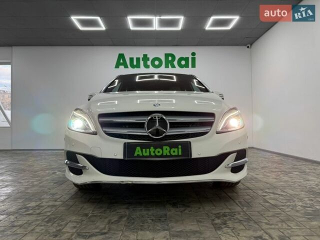 Белый Мерседес Б-класс, объемом двигателя 0 л и пробегом 110 тыс. км за 10500 $, фото 1 на Automoto.ua