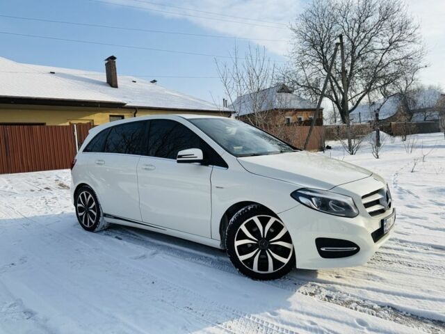 Белый Мерседес Б-класс, объемом двигателя 2.1 л и пробегом 67 тыс. км за 17500 $, фото 1 на Automoto.ua