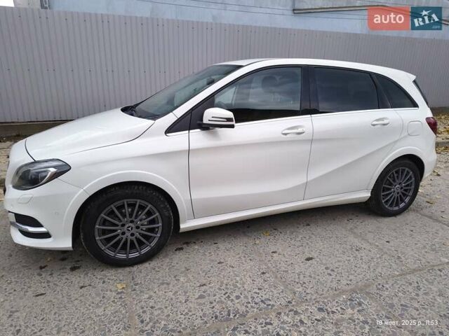 Белый Мерседес Б-класс, объемом двигателя 0 л и пробегом 120 тыс. км за 12500 $, фото 1 на Automoto.ua