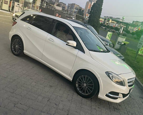 Белый Мерседес Б-класс, объемом двигателя 0 л и пробегом 206 тыс. км за 11600 $, фото 1 на Automoto.ua