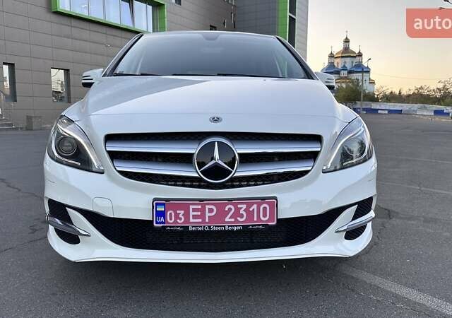 Белый Мерседес Б-класс, объемом двигателя 0 л и пробегом 64 тыс. км за 12800 $, фото 1 на Automoto.ua