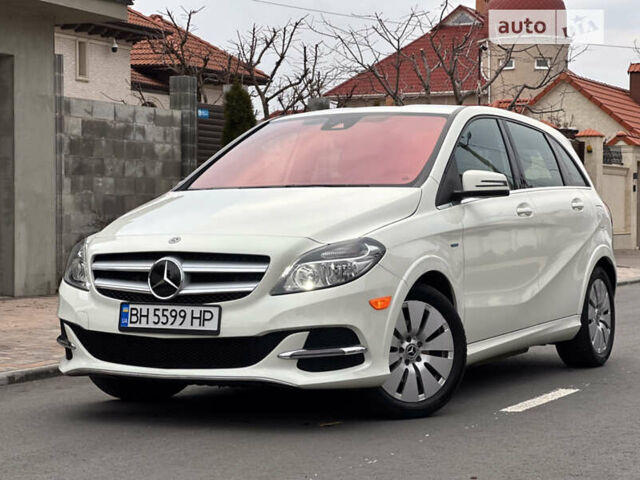 Білий Мерседес Б-клас, об'ємом двигуна 0 л та пробігом 47 тис. км за 13500 $, фото 1 на Automoto.ua