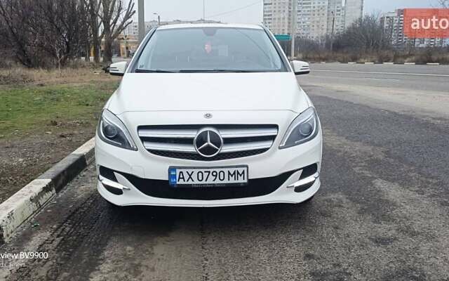 Белый Мерседес Б-класс, объемом двигателя 0 л и пробегом 60 тыс. км за 15900 $, фото 1 на Automoto.ua