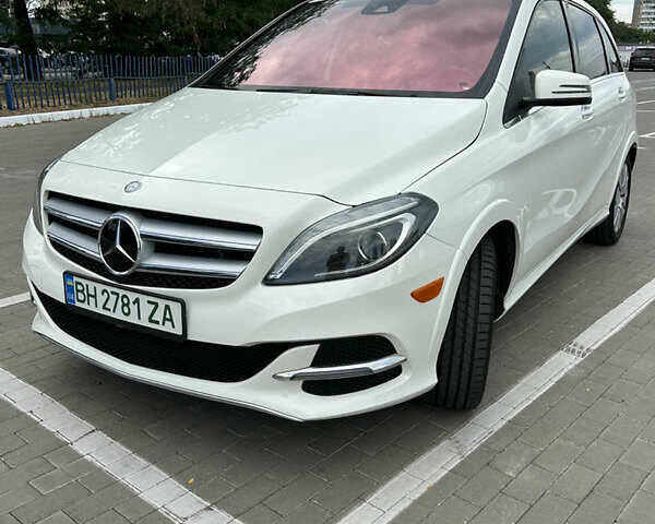 Белый Мерседес Б-класс, объемом двигателя 0 л и пробегом 74 тыс. км за 13500 $, фото 1 на Automoto.ua