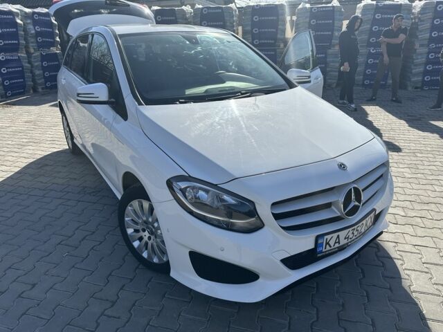 Белый Мерседес Б-класс, объемом двигателя 2.1 л и пробегом 287 тыс. км за 13900 $, фото 1 на Automoto.ua