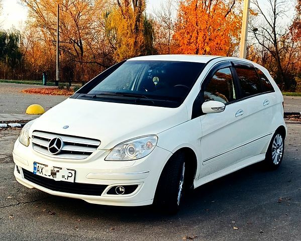 Білий Мерседес Б-клас, об'ємом двигуна 1.7 л та пробігом 210 тис. км за 6800 $, фото 1 на Automoto.ua