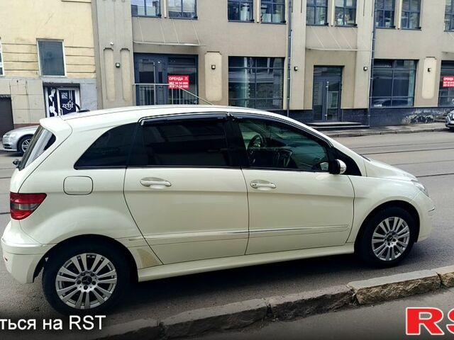 Белый Мерседес Б-класс, объемом двигателя 1.7 л и пробегом 212 тыс. км за 6500 $, фото 1 на Automoto.ua