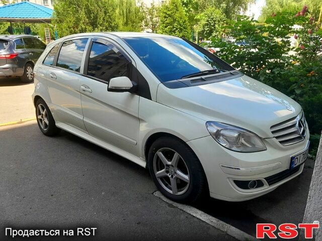 Белый Мерседес Б-класс, объемом двигателя 2 л и пробегом 230 тыс. км за 6900 $, фото 1 на Automoto.ua