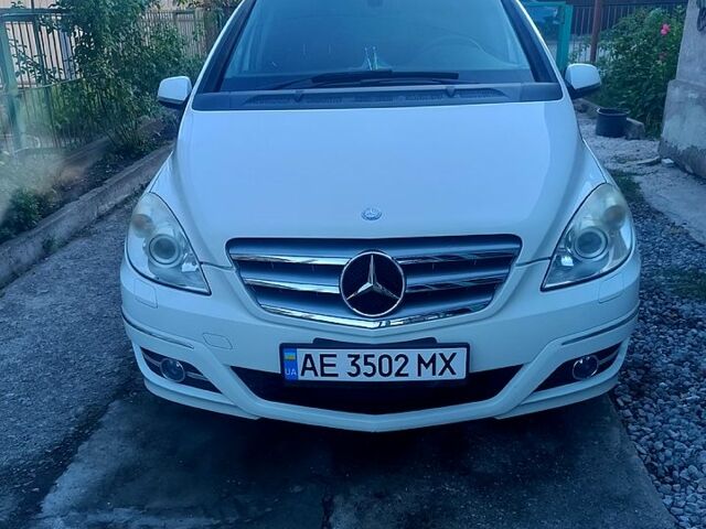Белый Мерседес Б-класс, объемом двигателя 1.7 л и пробегом 123 тыс. км за 8700 $, фото 1 на Automoto.ua