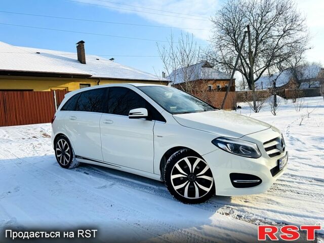 Белый Мерседес Б-класс, объемом двигателя 2.1 л и пробегом 67 тыс. км за 15800 $, фото 1 на Automoto.ua