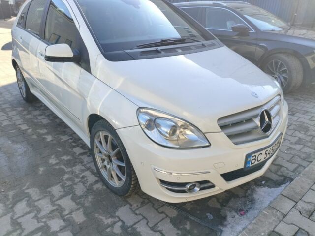 Белый Мерседес Б-класс, объемом двигателя 2 л и пробегом 331 тыс. км за 6700 $, фото 1 на Automoto.ua