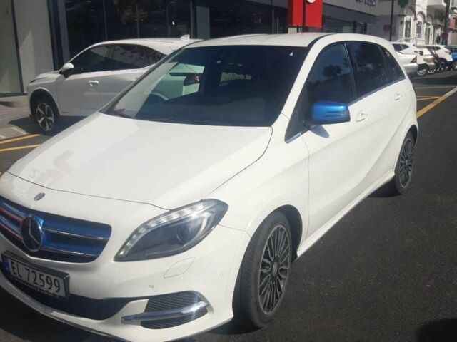 Белый Мерседес Б-класс, объемом двигателя 0 л и пробегом 83 тыс. км за 12000 $, фото 1 на Automoto.ua