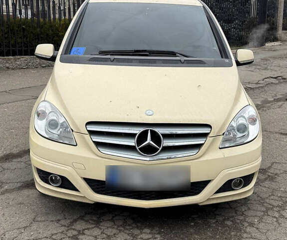 Бежевий Мерседес Б-клас, об'ємом двигуна 1.7 л та пробігом 270 тис. км за 6800 $, фото 1 на Automoto.ua