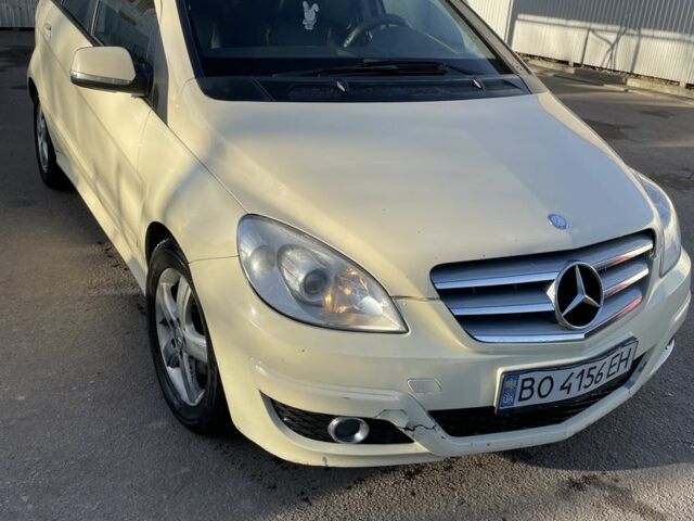 Бежевый Мерседес Б-класс, объемом двигателя 2 л и пробегом 285 тыс. км за 5600 $, фото 1 на Automoto.ua