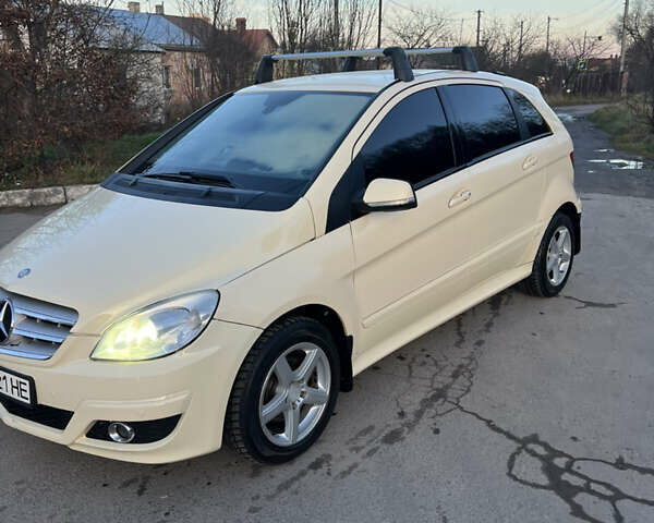 Бежевый Мерседес Б-класс, объемом двигателя 1.99 л и пробегом 220 тыс. км за 8300 $, фото 1 на Automoto.ua