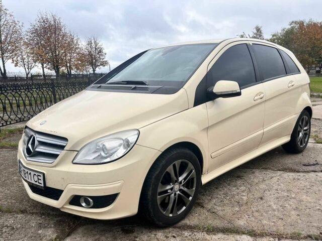 Бежевый Мерседес Б-класс, объемом двигателя 2 л и пробегом 199 тыс. км за 7500 $, фото 1 на Automoto.ua