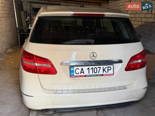 Бежевый Мерседес Б-класс, объемом двигателя 1.8 л и пробегом 358 тыс. км за 5500 $, фото 1 на Automoto.ua