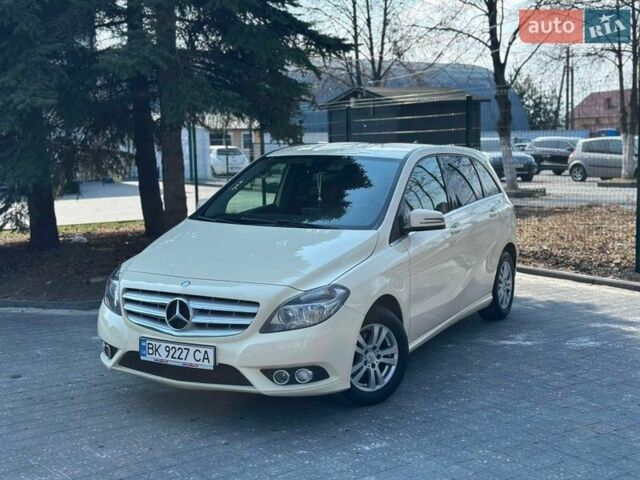 Бежевий Мерседес Б-клас, об'ємом двигуна 1.8 л та пробігом 240 тис. км за 8500 $, фото 1 на Automoto.ua