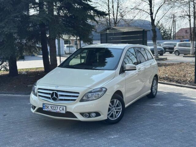 Бежевий Мерседес Б-клас, об'ємом двигуна 1.8 л та пробігом 240 тис. км за 8500 $, фото 1 на Automoto.ua