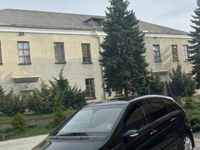 Черный Мерседес Б-класс, объемом двигателя 1.7 л и пробегом 166 тыс. км за 6000 $, фото 1 на Automoto.ua