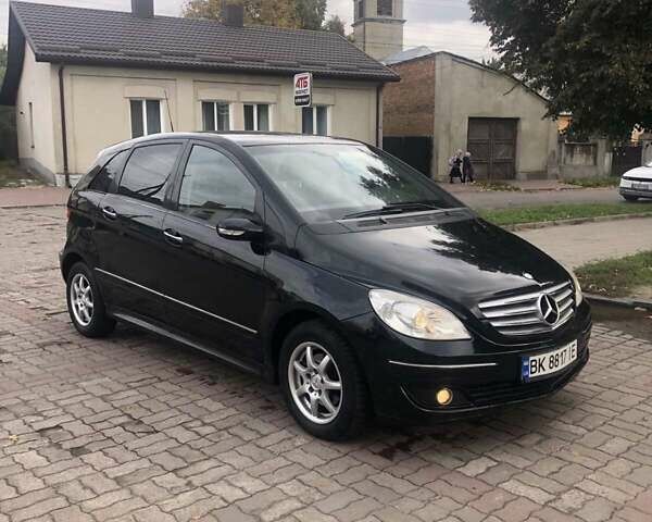Черный Мерседес Б-класс, объемом двигателя 1.7 л и пробегом 290 тыс. км за 4600 $, фото 1 на Automoto.ua