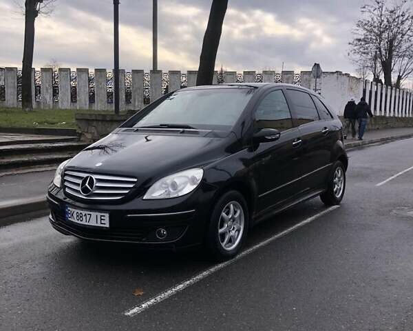 Черный Мерседес Б-класс, объемом двигателя 1.7 л и пробегом 290 тыс. км за 4500 $, фото 1 на Automoto.ua