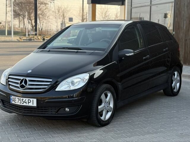 Черный Мерседес Б-класс, объемом двигателя 2 л и пробегом 192 тыс. км за 6699 $, фото 1 на Automoto.ua