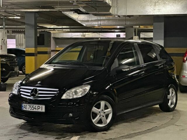 Черный Мерседес Б-класс, объемом двигателя 2 л и пробегом 192 тыс. км за 7499 $, фото 1 на Automoto.ua