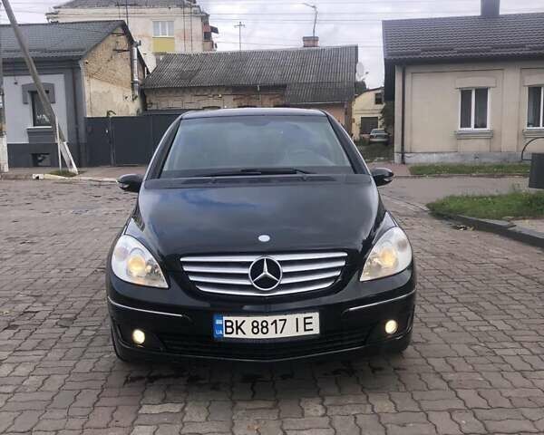 Чорний Мерседес Б-клас, об'ємом двигуна 1.7 л та пробігом 275 тис. км за 4600 $, фото 1 на Automoto.ua