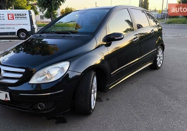 Черный Мерседес Б-класс, объемом двигателя 2 л и пробегом 260 тыс. км за 6500 $, фото 1 на Automoto.ua