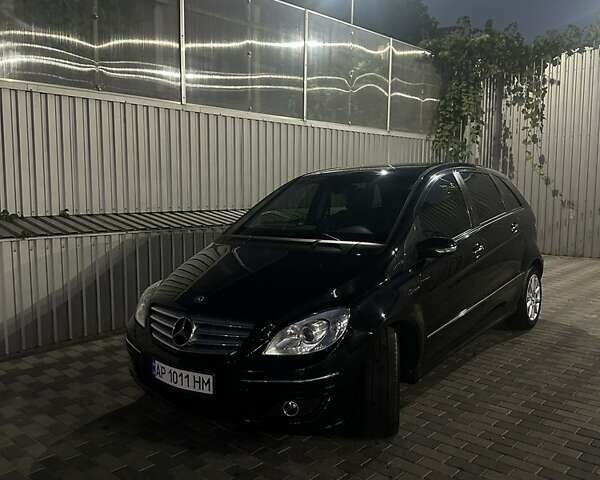 Черный Мерседес Б-класс, объемом двигателя 2 л и пробегом 275 тыс. км за 5500 $, фото 1 на Automoto.ua