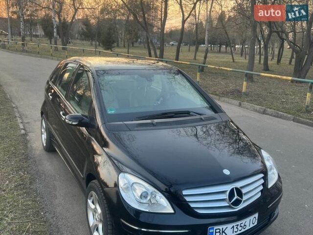 Черный Мерседес Б-класс, объемом двигателя 1.5 л и пробегом 122 тыс. км за 6650 $, фото 1 на Automoto.ua