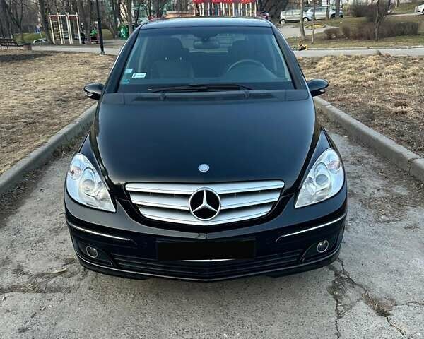 Черный Мерседес Б-класс, объемом двигателя 2 л и пробегом 280 тыс. км за 3950 $, фото 1 на Automoto.ua