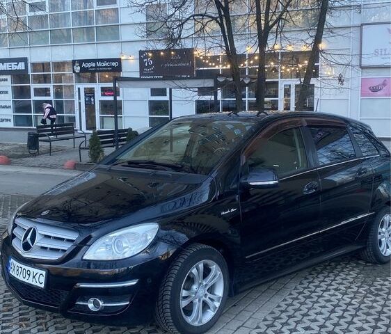 Чорний Мерседес Б-клас, об'ємом двигуна 1.7 л та пробігом 122 тис. км за 8100 $, фото 1 на Automoto.ua