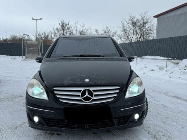 Черный Мерседес Б-класс, объемом двигателя 2 л и пробегом 130 тыс. км за 2550 $, фото 1 на Automoto.ua