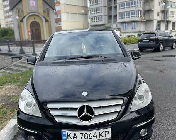 Черный Мерседес Б-класс, объемом двигателя 2 л и пробегом 300 тыс. км за 7500 $, фото 1 на Automoto.ua