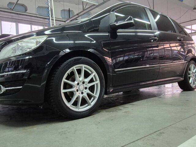 Черный Мерседес Б-класс, объемом двигателя 5 л и пробегом 102 тыс. км за 7500 $, фото 1 на Automoto.ua