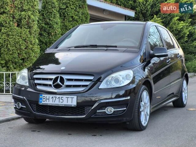 Черный Мерседес Б-класс, объемом двигателя 1.8 л и пробегом 70 тыс. км за 7999 $, фото 1 на Automoto.ua