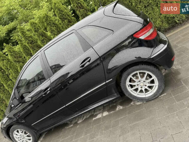 Черный Мерседес Б-класс, объемом двигателя 2 л и пробегом 270 тыс. км за 7000 $, фото 1 на Automoto.ua