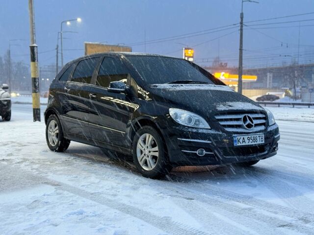 Черный Мерседес Б-класс, объемом двигателя 1.7 л и пробегом 65 тыс. км за 10000 $, фото 1 на Automoto.ua