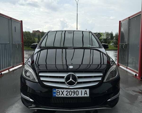 Черный Мерседес Б-класс, объемом двигателя 2 л и пробегом 137 тыс. км за 11500 $, фото 1 на Automoto.ua