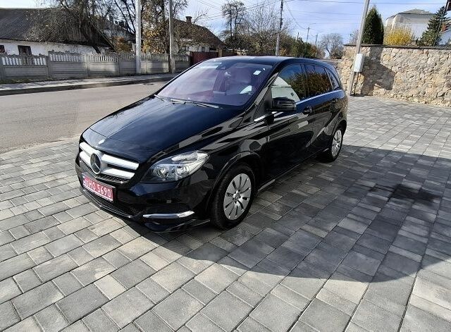 Черный Мерседес Б-класс, объемом двигателя 0 л и пробегом 149 тыс. км за 8200 $, фото 1 на Automoto.ua