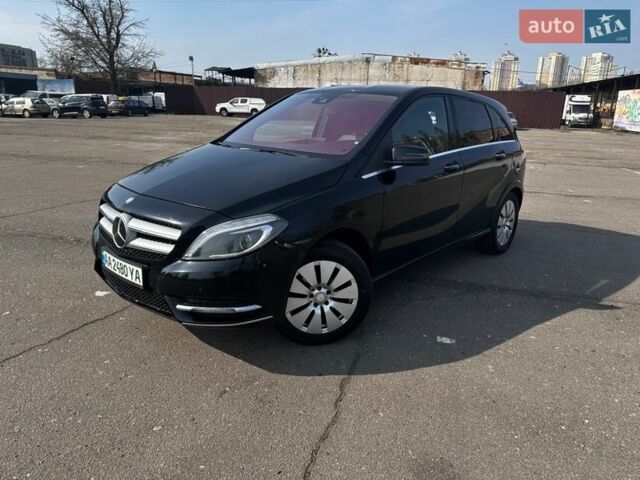 Черный Мерседес Б-класс, объемом двигателя 0 л и пробегом 100 тыс. км за 9000 $, фото 1 на Automoto.ua