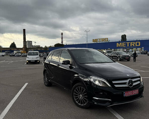 Мерседес Б-клас 2015 у Житомирі на Automoto.ua Чорний Мерседес Б-клас, об'ємом двигуна 0 л та пробігом 120 тис. км за 10200 $, фото 1 на Automoto.ua