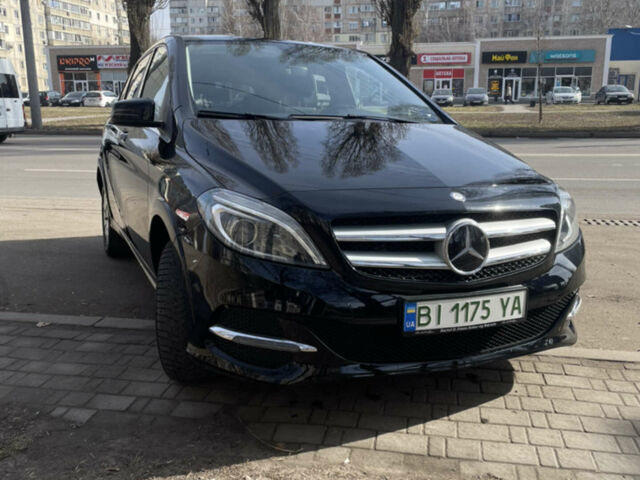 Черный Мерседес Б-класс, объемом двигателя 0 л и пробегом 135 тыс. км за 11700 $, фото 1 на Automoto.ua