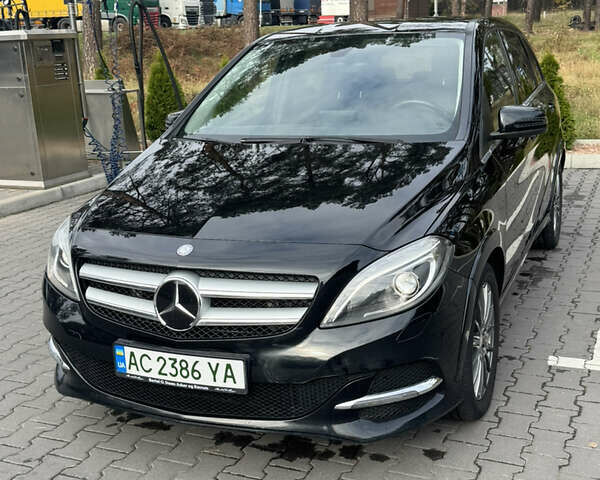 Чорний Мерседес Б-клас, об'ємом двигуна 0 л та пробігом 157 тис. км за 8600 $, фото 1 на Automoto.ua