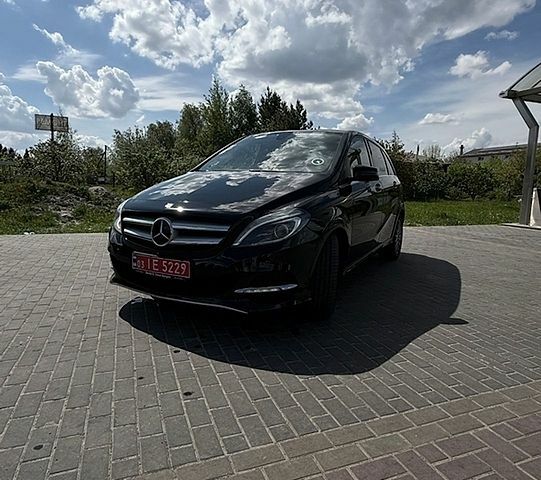 Черный Мерседес Б-класс, объемом двигателя 0 л и пробегом 180 тыс. км за 9550 $, фото 1 на Automoto.ua