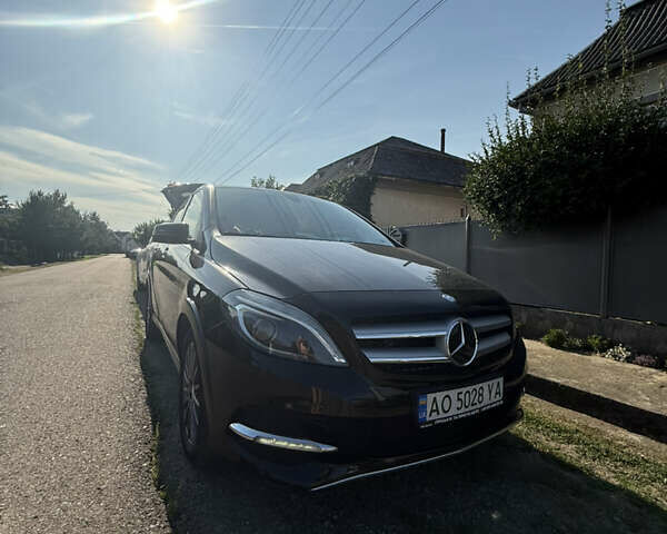 Чорний Мерседес Б-клас, об'ємом двигуна 0 л та пробігом 102 тис. км за 11000 $, фото 1 на Automoto.ua
