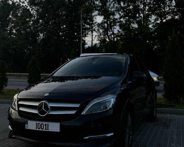 Чорний Мерседес Б-клас, об'ємом двигуна 0 л та пробігом 147 тис. км за 11500 $, фото 1 на Automoto.ua