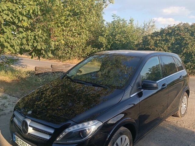Чорний Мерседес Б-клас, об'ємом двигуна 0 л та пробігом 160 тис. км за 11000 $, фото 1 на Automoto.ua
